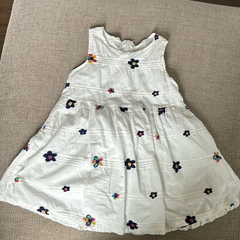 Pretty white dress with embroidered flowers.
